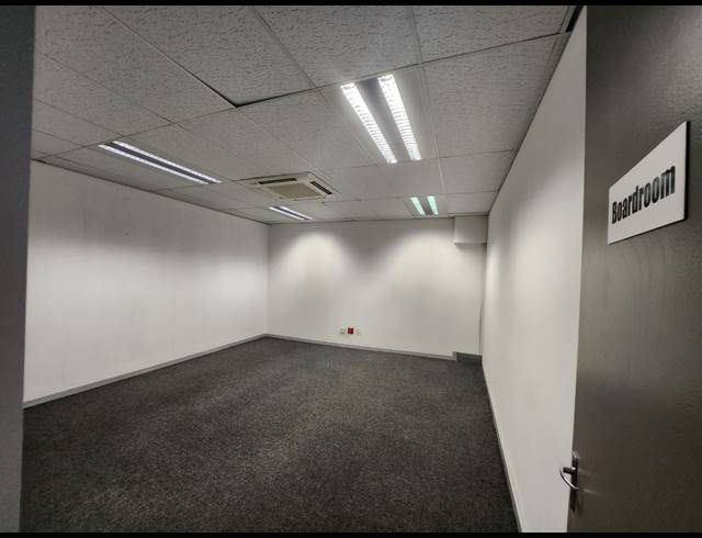 494M² OFFICE TO LET IN RANDJESPARK
